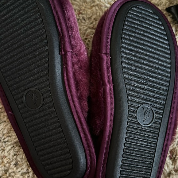 Toe Faux Fur Sexy NWT Victoria's Secret NWT closed fuzzy slippers size medium ✨ - Picture 4 of 6